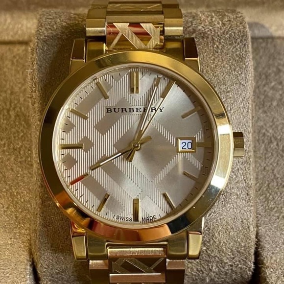 Burberry Accessories - / Burberry Women’s Swiss Gold Watch
Case Size: 38mm
Swiss Made